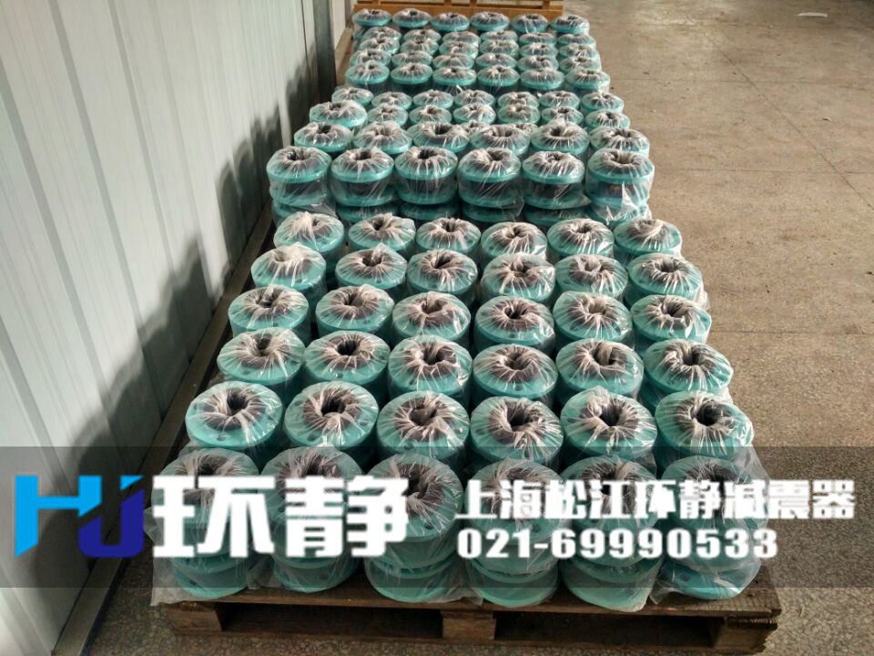 <a href=http://www.txsj888.cn/products/xiangjiaojietou/function/180.html target=_blank class=infotextkey>耐油<a href=http://www.txsj888.cn target=_blank class=infotextkey>橡膠接頭</a></a>發(fā)貨現(xiàn)場(chǎng)