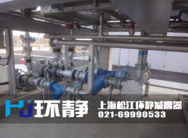 <a href=http://www.txsj888.cn target=_blank class=infotextkey>橡膠接頭</a>運行車間