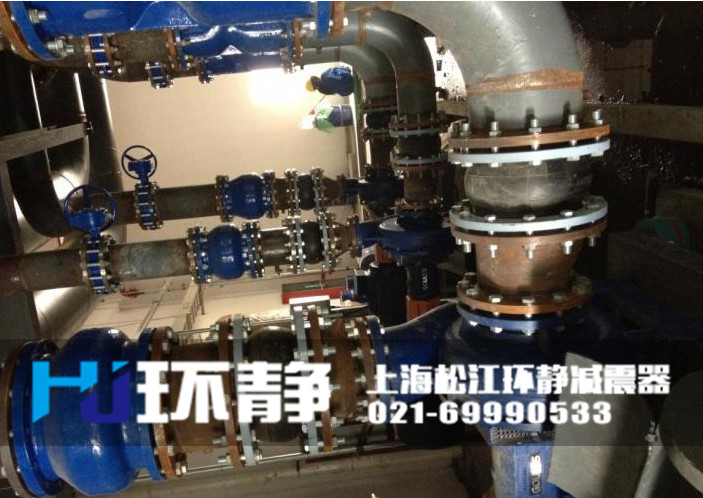 DN200<a href=http://www.txsj888.cn target=_blank class=infotextkey>橡膠軟接頭</a>安裝實圖
